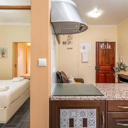 Cozy One Bedroom In Historic Location - Carmo Daire Lisboa