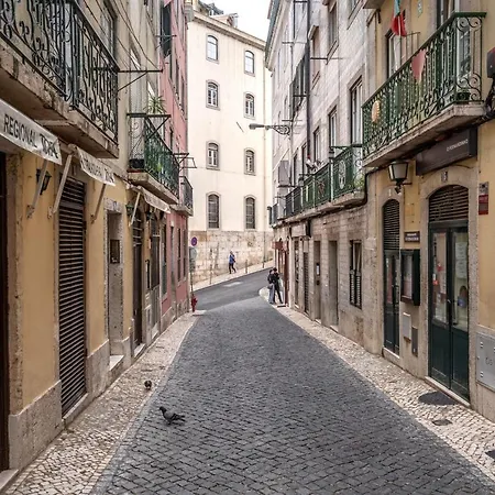 Cozy One Bedroom In Historic Location - Carmo Apartment Lisbon