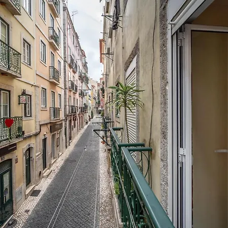 Cozy One Bedroom In Historic Location - Carmo Apartment